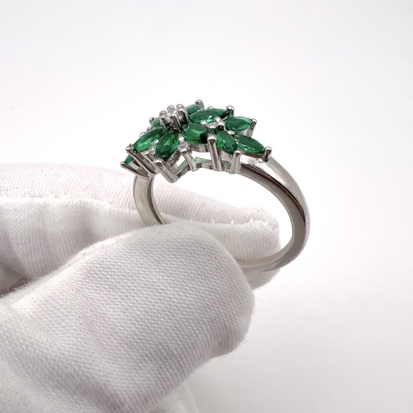 .925 Sterling Silver Rhodium Plated Green Cz Flower Ring - Picture 13 of 17
